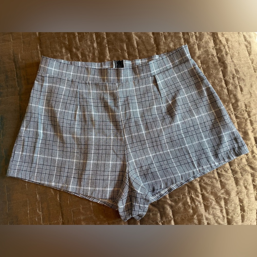 High waisted dressy plaid shorts by Windsor